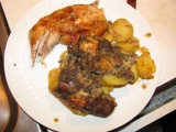 Kuřecí maso na nádivce a bramborách v římském hrnci