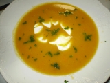 Nevšední mrkvová polévka se zakysankou