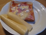 Pizza toust se sýrovo-česnekovými závitky
