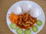 Vepřové maso s kečupem a rýží