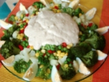 Brokolicový salát s arašidovým máslem