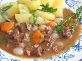 Burgundské hovězí podle francouzské kuchařky -  Boeuf bourguignon