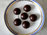 Čokoládové bonbony s brusinkami a višněmi