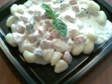 Gnocchi s lososem a smetanovo-sýrovou omáčkou