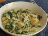 Gnocchi se špenátem a kuřecím masem