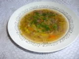 Hovězí polévka s pórkem a masem