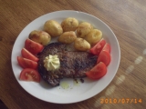 Hovězí steak s rozmarýnem a grilovanými brambory, Hovězí, steak, rozmarýnem, grilovanými, brambory