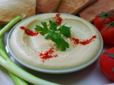 Hummus z cervene cocky