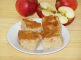 Jablečný koláč s koňakem (popř. rumem)