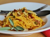 Jednoduché špagety s prosciuttem a sušenými rajčaty, Jednoduché, špagety, prosciuttem, sušenými, rajčaty