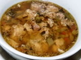Králičí polévka s libečkem a „bobky“