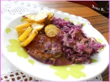 Kuřecí steak na červeném zelí a smetaně