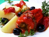Plněný  paprikový lusk na rajčatech s olivami a oreganem, Plněný, , paprikový, lusk, na, rajčatech, olivami, oreganem