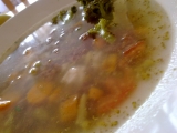 Polévka z  brokolice, mrkve a mletého masa
