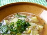 Pórková polévka  s bramborem a kroupami