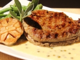 Rib eye steak s omáčkou z pečeného česneku ( medium - medium rare), Rib, eye, steak, omáčkou, pečeného, česneku, (, medium, -, medium, rare)