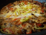 Rychlá omeletka z hlívy, pórku,  červené   papriky  a kuřecího masa