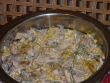 Salát z drůběžího masa s broskvemi a kukuřicí
