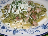 Tagliatelle se smetanovou omáčkou, kuřecím masem a špenátem, Tagliatelle, se, smetanovou, omáčkou, kuřecím, masem, špenátem