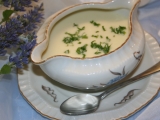 Tradiční francouzská polévka Vichyssoise