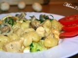 Zapečené gnocchi se žampiony,kuřecím masem a uzeno - sýrovou omáčkou, Zapečené, gnocchi, se, žampiony,kuřecím, masem, uzeno, -, sýrovou, omáčkou